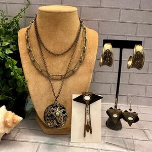 Jewelry Lot in Antique gold tone